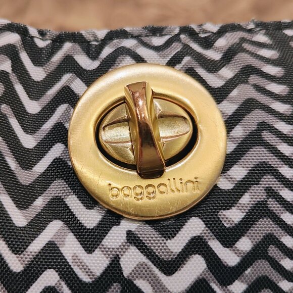 Baggallini Hobo Black/White Illusion Shoulder Handbag, Used - Picture 8 of 13